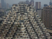 中國這棟超科幻「金字塔大樓」在網路上大紅！住戶卻苦不堪言：連飯都不能煮！