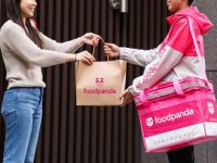 送餐找不到人氣炸，外送員見顧客「1舉動」馬上鞠躬！