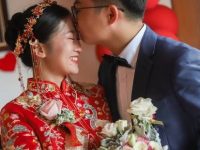 母親走後，父親娶了繼母，她一直待我如親生，結婚時「大方給200萬現金」當嫁妝，前陣子「她重病住院」我才打算動那筆錢，一看「ATM畫面」慌忙打給老公：怎麼會這樣