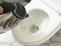 為什麼住酒店時，要燒開水倒馬桶裡？資深導遊：照做就對了，學到就是賺到