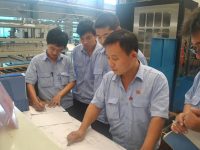 剛教會徒弟就開除老師傅！辭職前一晚「摸了遍機器」　隔天老闆傻了眼：損失大了