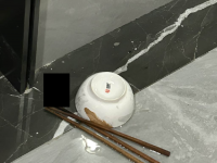 鄰居家門口「放倒扣碗+3根筷子」！他一看嚇壞是邪教儀式嗎？「真實用途」曝網：真的長知識了