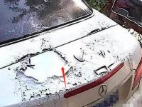 開賓士社區霸佔停車位，「拒接40多個電話」，業主氣炸「放大招」...回來時車主看傻眼：超爽下場曝