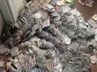 掀兒子床底「驚人藏物嘩啦」掉滿地!PO圖問「這是什麼」網友全嚇傻喊停,老公一看怒丟垃圾桶 掀兒子床底「驚人藏物嘩啦」掉滿地!PO圖問「這是什麼」網友全嚇傻喊停,老公一看怒丟垃圾桶