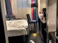 老公出差發來酒店照「報平安」,我秒打電話「提離婚」!眼尖網友:早該看穿這個把戲! 老公出差發來酒店照「報平安」,我秒打電話「提離婚」!眼尖網友:早該看穿這個把戲!