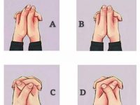 雙手握住你的手是哪種姿勢？預示你晚年享福還是貧苦！